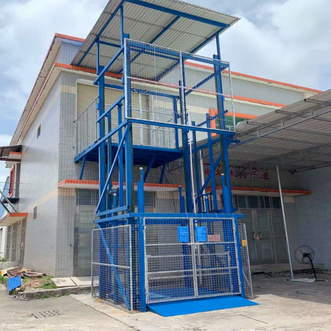 重庆建材厂室外升降货梯安装